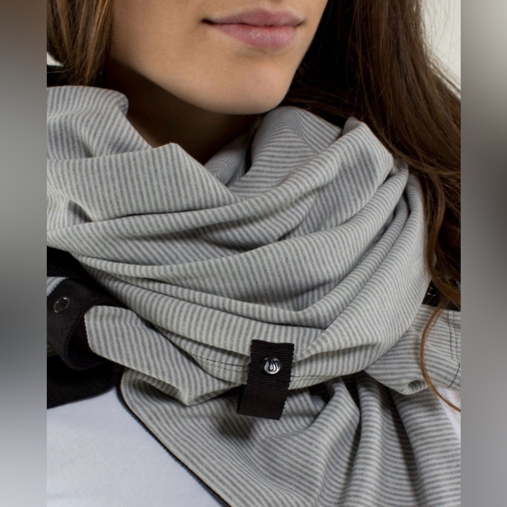 Lululemon Gray and Black Vinyasa Scarf